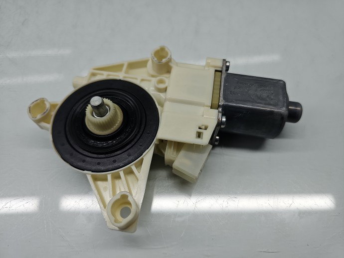 Motoras geam stanga fata Mercedes Clasa C (W204) [Fabr 2007-2014] Sedan AMG A2048200142