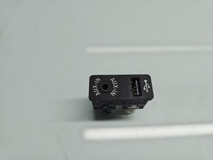 Conector auxiliar USB Bmw 3 (F30) [Fabr 2012-2017] 9229246-03