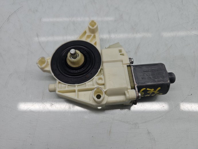 Motoras geam dreapta spate Mercedes Clasa C (W204) [Fabr 2007-2014] Sedan AMG A2048200642