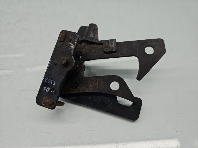 Maner deschidere capota Mercedes Clasa C (W204) [Fabr 2007-2014] Sedan AMG A2048800064