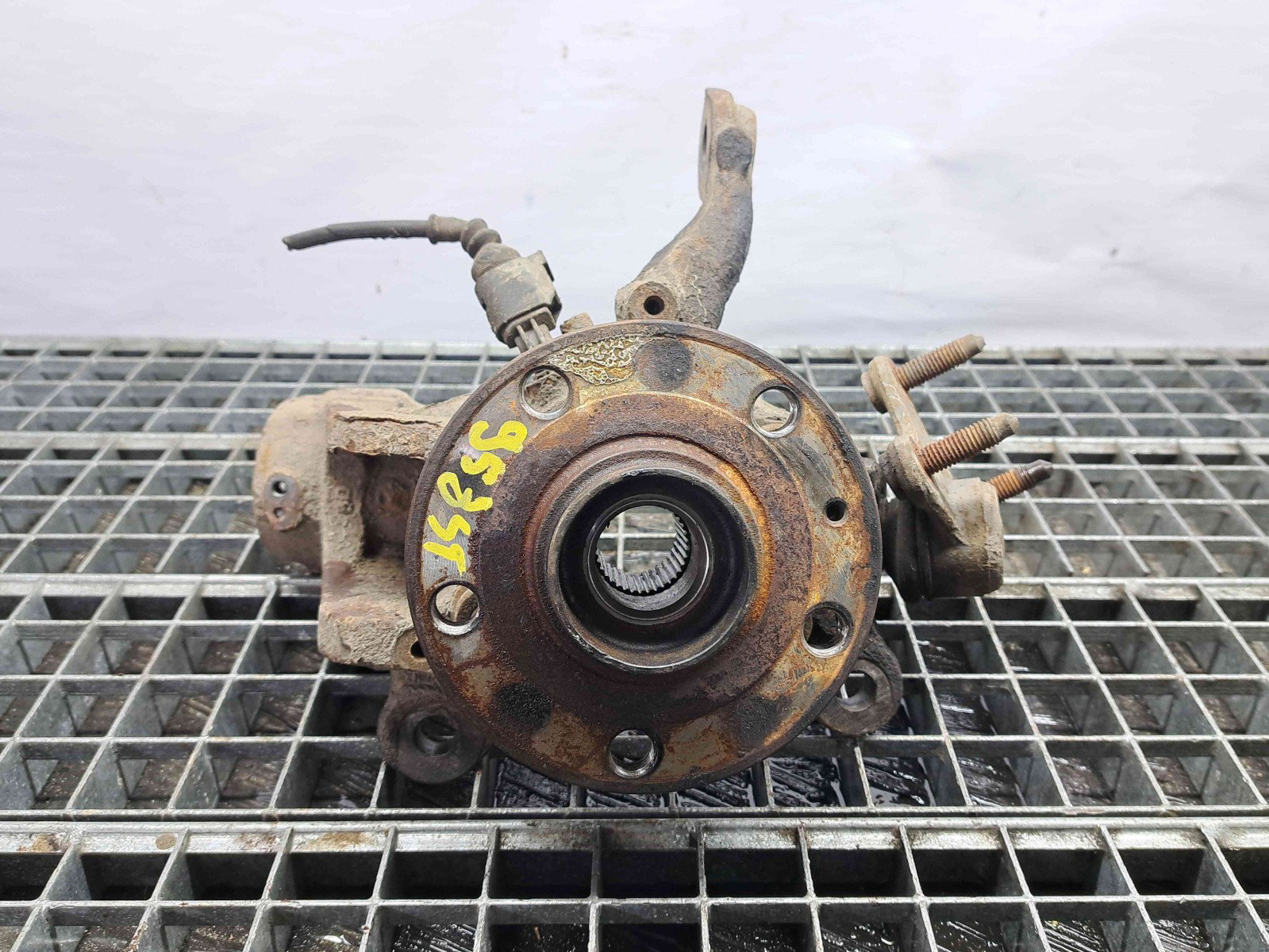 Fuzeta fata stanga Volkswagen Touran (1T1, 1T2) [Fabr 2003-2010] OEM 1.9 TDI AVQ 1.9 TDI AVQ 74KW / 100CP