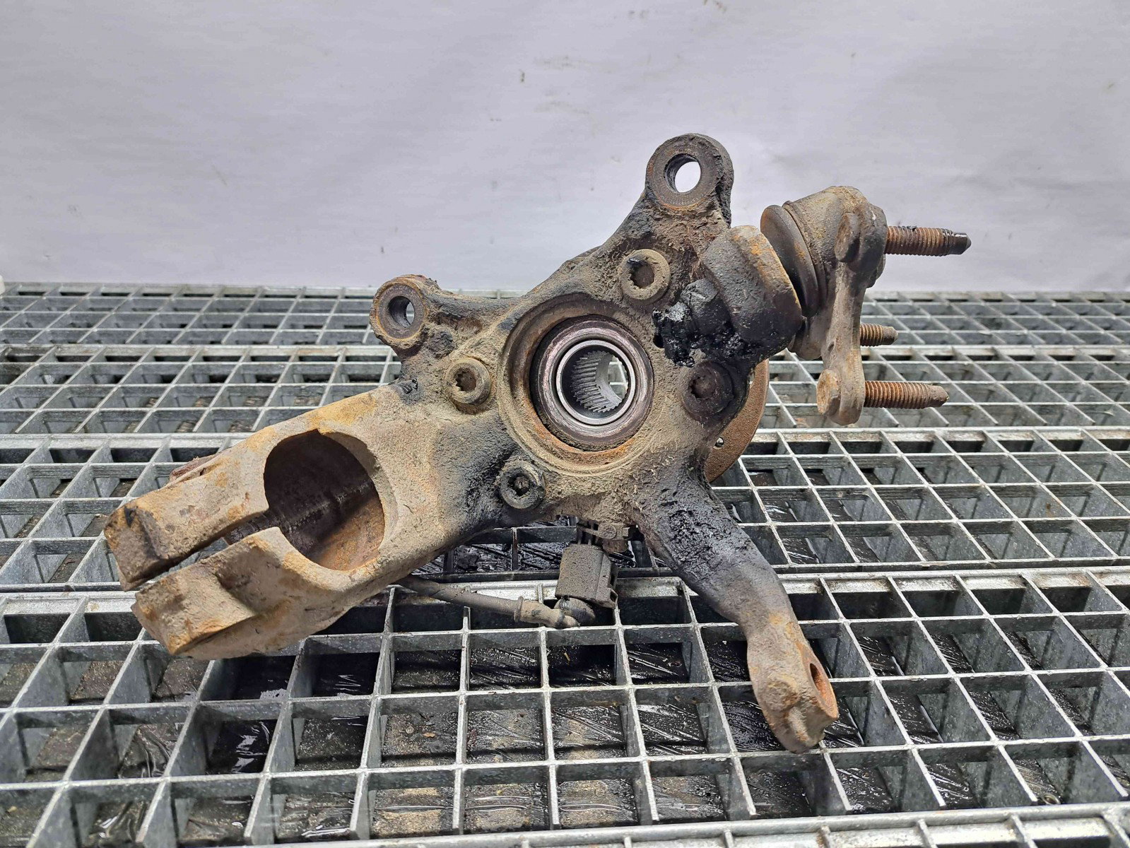 Fuzeta fata stanga Volkswagen Touran (1T1, 1T2) [Fabr 2003-2010] OEM 1.9 TDI AVQ 1.9 TDI AVQ 74KW / 100CP - imagine 2