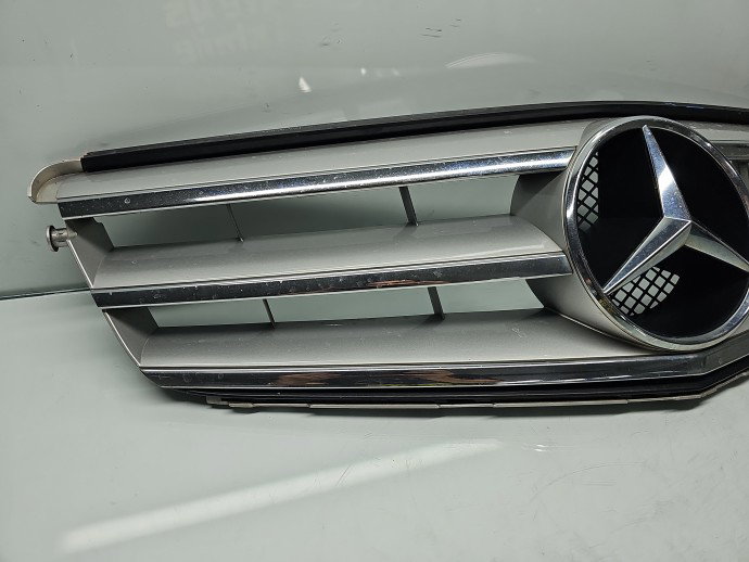 Grila bara fata Mercedes Clasa C (W204) [Fabr 2007-2014] Sedan AMG A2048800023