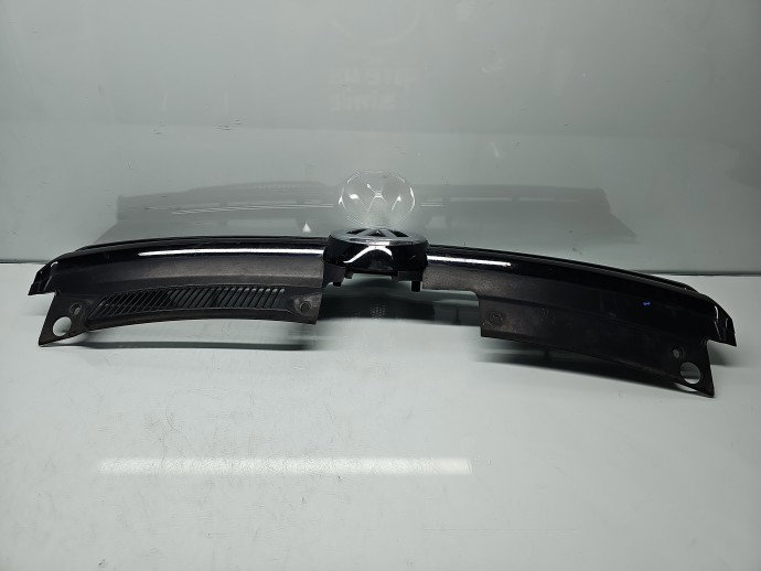 Grila bara fata Volkswagen Golf 6 (5K1) [Fabr 2009-2013] Hatchback 5K0853653
