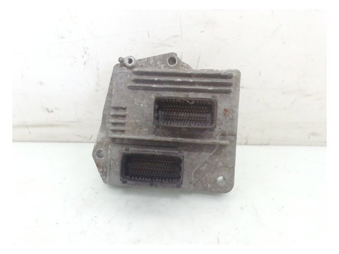Calculator motor ECU Opel Zafira B 1.6 benz 55561172 2006-2011