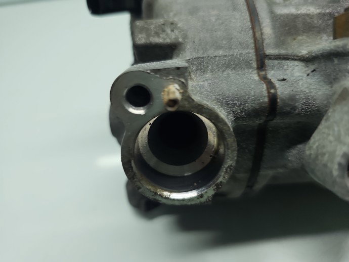 Compresor clima Volkswagen Passat B6 (3C2) [Fabr 2005-2010] 5N0820803 2.0 TDI CBAB 103KW / 140CP