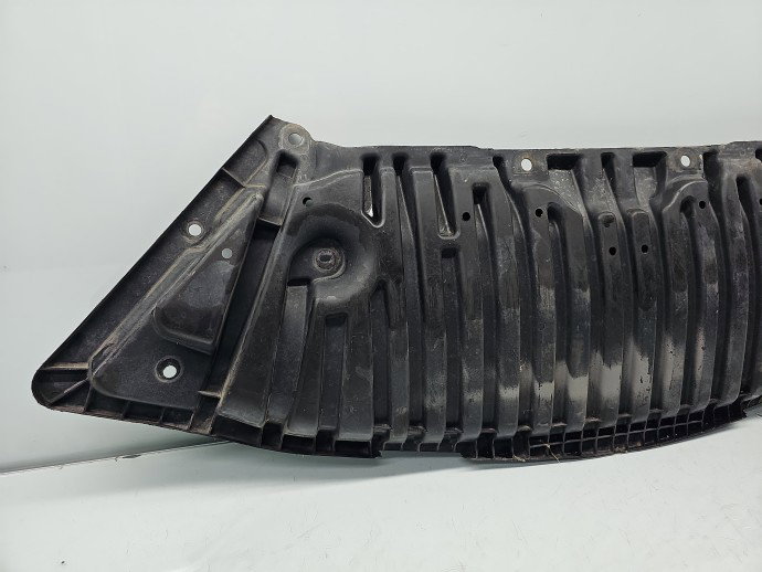 Scut sub bara Mercedes Clasa C (W204) [Fabr 2007-2014] Sedan AMG A2045200723