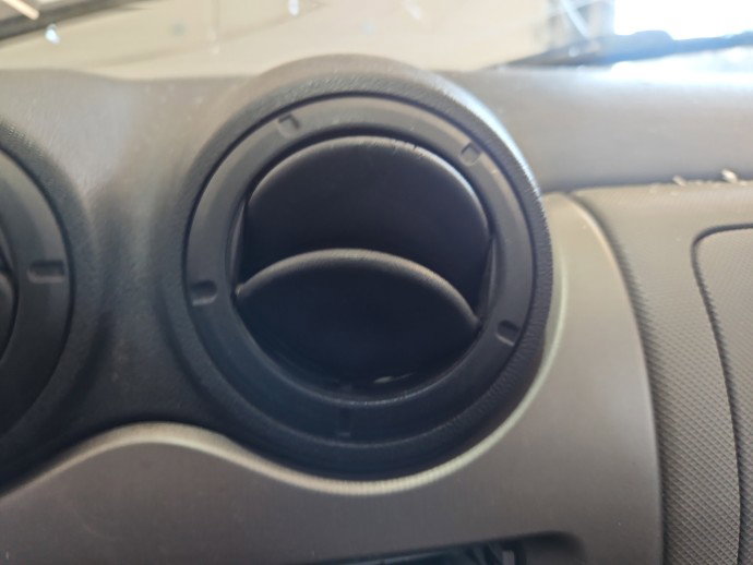 Grila aerisire centrala dreapta Dacia Sandero [Fabr 2008-2012] OEM