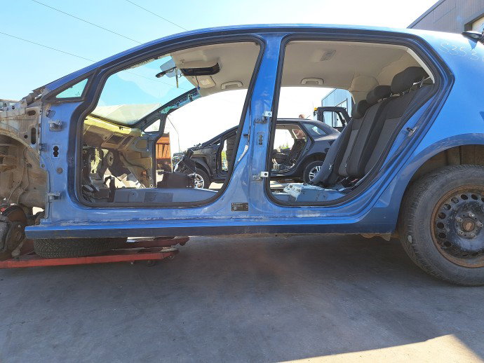 Prag lateral stanga Volkswagen Golf 7 (5G) [Fabr 2014-prezent] Hatchback OEM