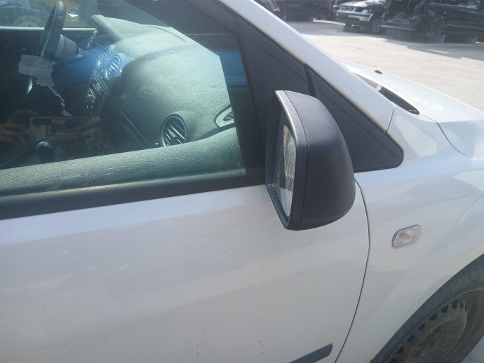 Carcasa oglinda dreapta Ford Focus 2 (DA) [Fabr 2004-2012] Break Frozen White