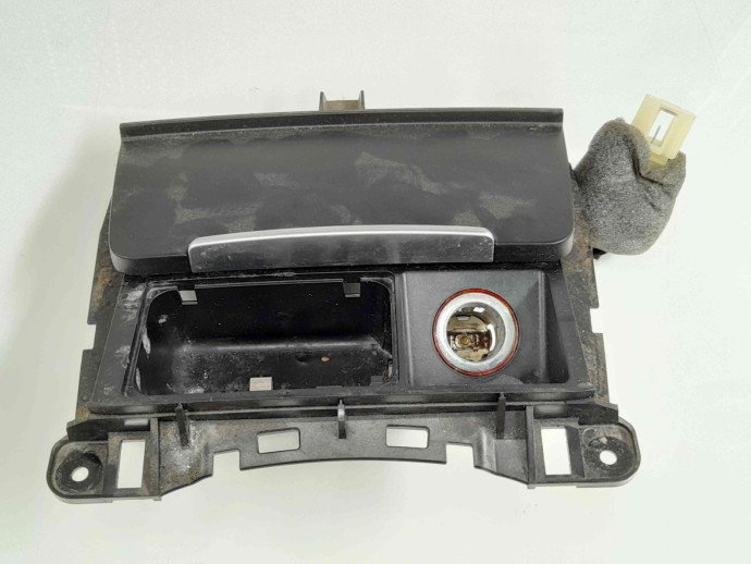 Scrumiera 8K0857951 Audi A4 (8K2, B8) [Fabr 2008-2015] 2.0