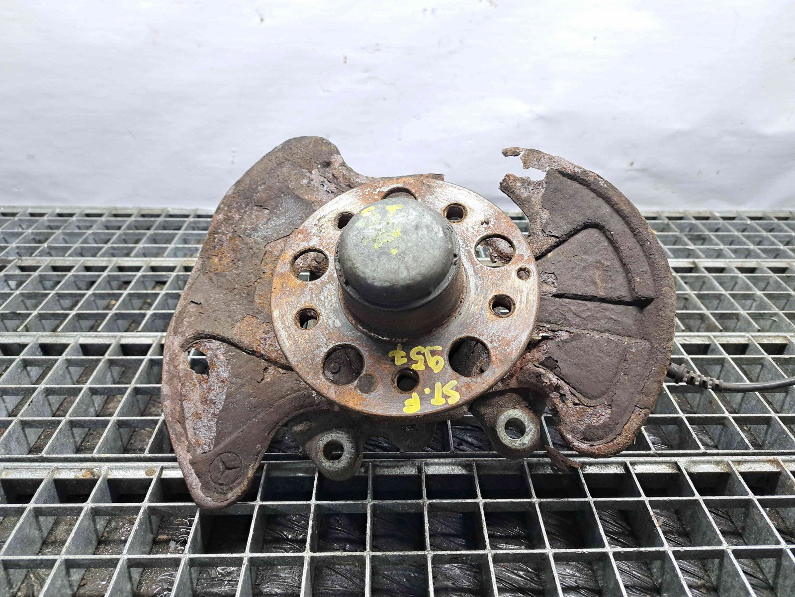 Fuzeta fata stanga Mercedes Clasa CLK (C209) [Fabr 2002-2009] OEM 2.2 CDI 646966 2.2 CDI 646966 110KW / 150CP - imagine 1