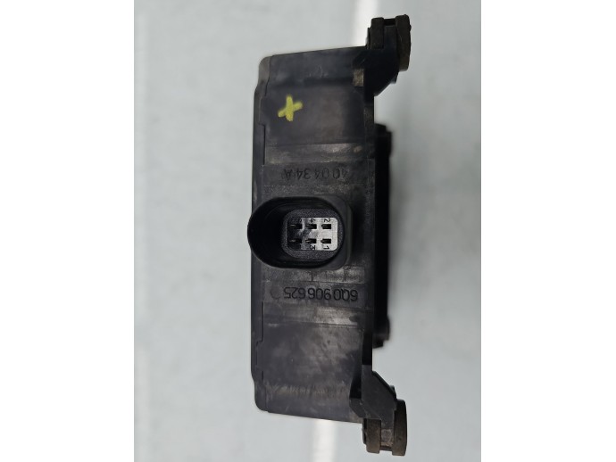 Distribuitor vacuum Volkswagen Golf 5 (1K1) [Fabr 2004-2008] 6Q0906625 2.0 TDI BKD 103KW / 140CP