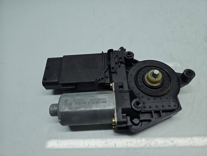 Motoras geam stanga fata Volkswagen Passat B5.5 (3B6) Variant [Fabr 2001-2005] Break 3B4837751PD