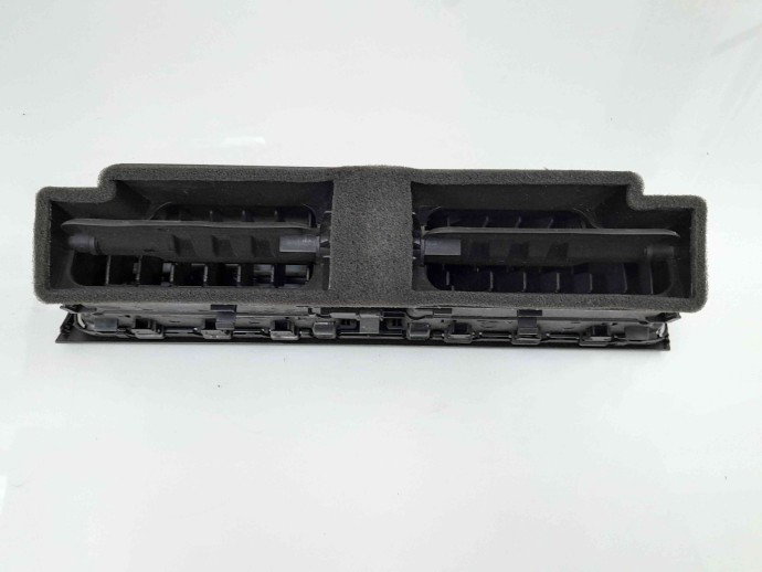Grila aerisire centrala 8T1820951B Audi A4 (8K5, B8) [Fabr 2008-2015] 2.0 CAGB