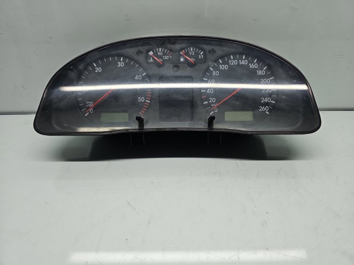 Ceas bord Volkswagen Passat B5 (3B2) [Fabr 1996-2000] 3B0920822A