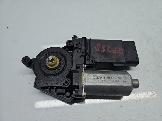 Motoras geam dreapta fata Volkswagen Passat B5 (3B2) [Fabr 1996-2000] Berlina 101434203
