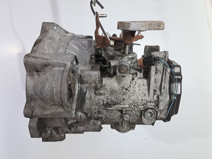 Cutie viteze manuala 5 trepte Volkswagen Passat B6 (3C2) [Fabr 2005-2010] 1.9 TDI BLS JCX 77KW / 105CP