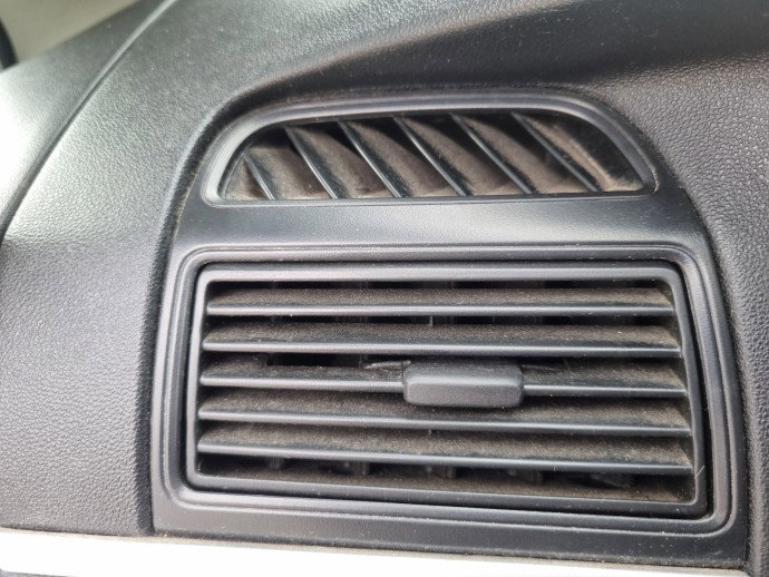 Grila aerisire stanga Fiat Linea (323) [Fabr 2007-2012] OEM
