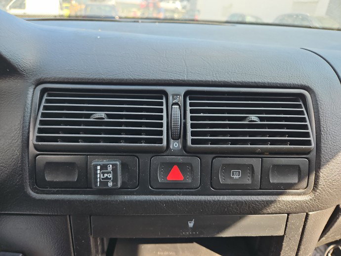 Grila aerisire centrala Volkswagen Golf 4 (1J1) [Fabr 1997-2004]