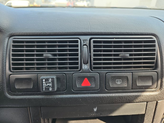 Grila aerisire centrala Volkswagen Golf 4 (1J1) [Fabr 1997-2004]