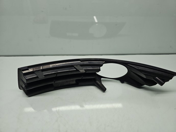 Grila proiector dreapta Volkswagen Passat B6 (3C2) [Fabr 2005-2010] Sedan 3C0853666A