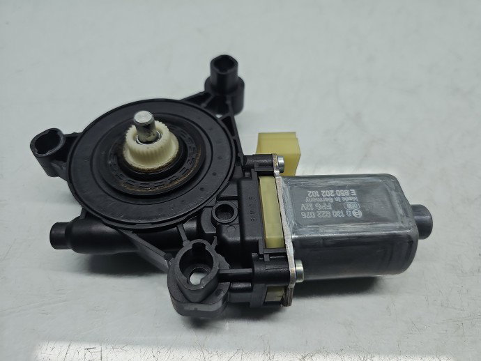 Motoras geam stanga fata Volkswagen Tiguan II (AX1) [Fabr 2016-2024] Break 5Q0959802C