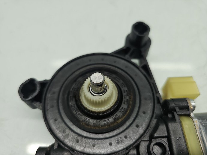 Motoras geam stanga fata Volkswagen Tiguan II (AX1) [Fabr 2016-2024] Break 5Q0959802C