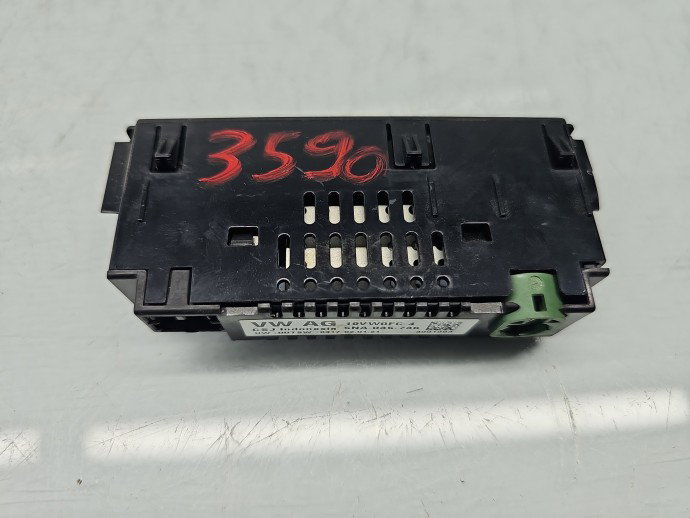 Conector auxiliar USB Volkswagen Tiguan II (AX1) [Fabr 2016-2024] 5NA035736