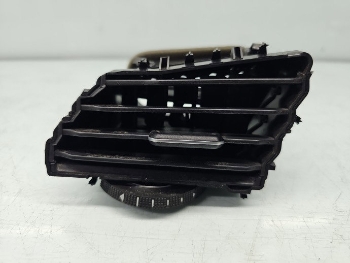Grila aerisire stanga Volkswagen Tiguan II (AX1) [Fabr 2016-2024] 5NB819247