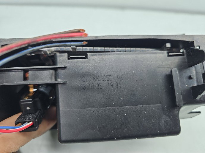 Scrumiera Mercedes Clasa E (W211) [Fabr 2002-2009] A2116802852
