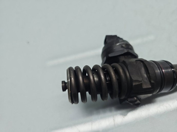 Injector Volkswagen Touran (1T1, 1T2) [Fabr 2003-2010] 038130073BN 1.9 TDI BLS 77KW / 105CP