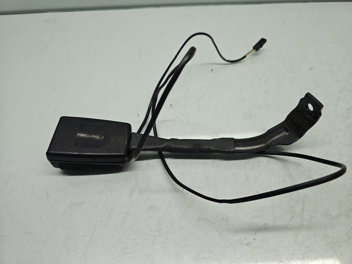 Capsa centura dreapta fata Volkswagen Passat B7 (362) [Fabr 2010-2014] 1K8857756C