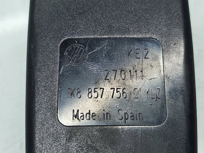 Capsa centura dreapta fata Volkswagen Passat B7 (362) [Fabr 2010-2014] 1K8857756C