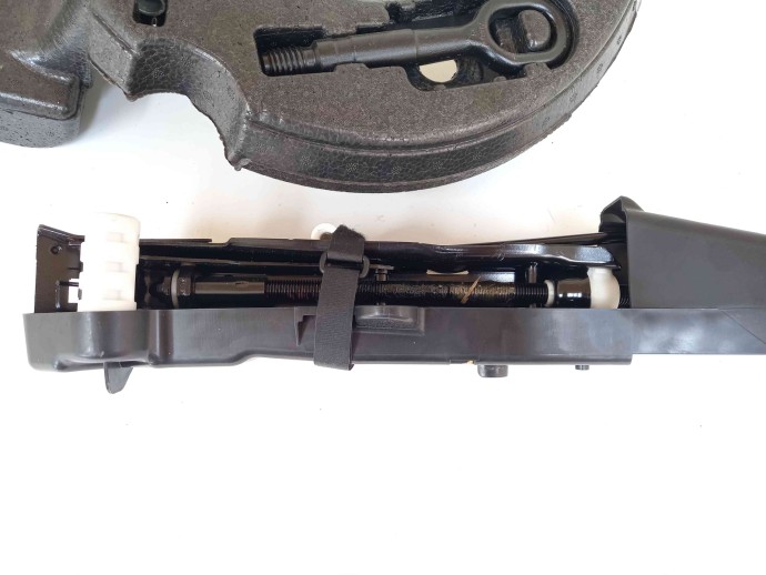Set cric si cheie OEM AUDI A6 (4G5, C7) [Fabr 2011-2017] 