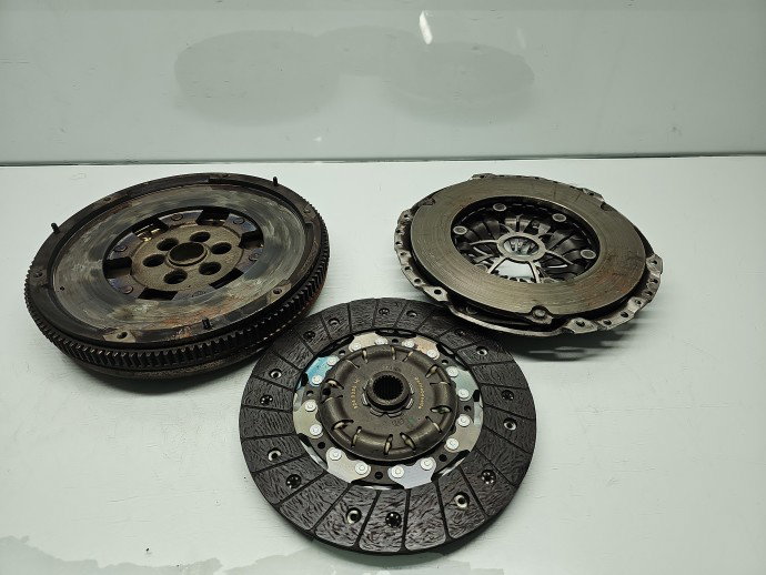 Kit ambreiaj volanta masa dubla Volkswagen Passat B6 (3C2) [Fabr 2005-2010] 2.0 TDI CBAB OEM 103KW / 140CP