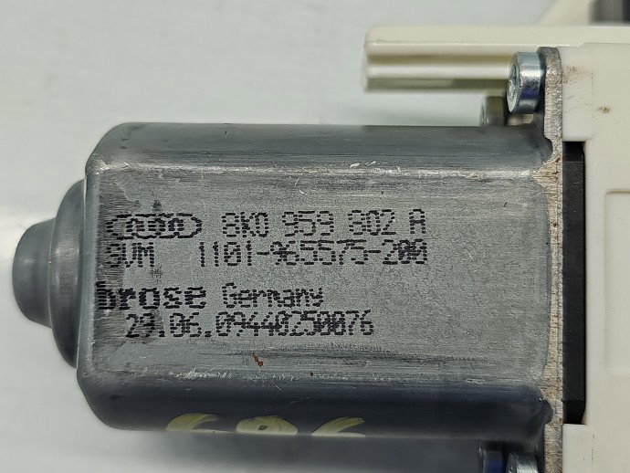 Motoras geam dreapta fata AUDI A4 (8K2, B8) [Fabr 2008-2015] Sedan S-line 8K0959802A