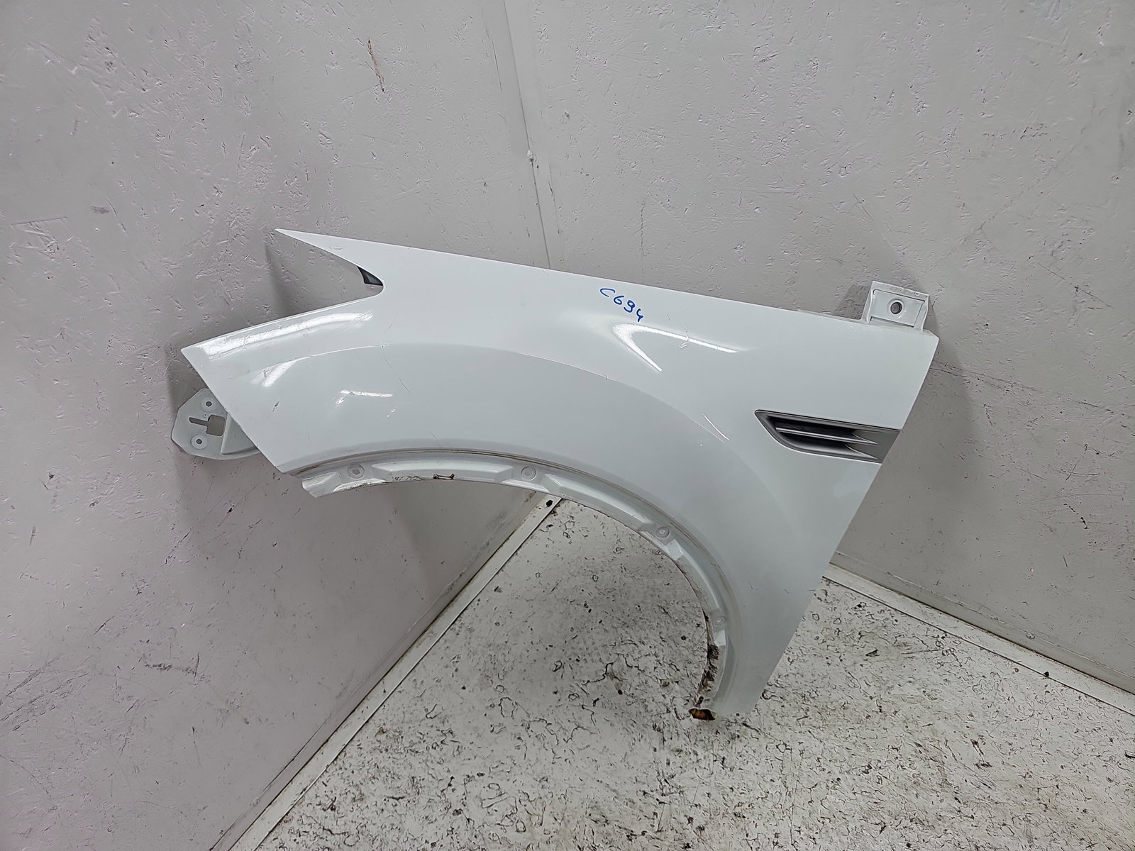 Aripa stanga fata Ford Kuga I [Fabr 2008-2012] SUV Frozen White