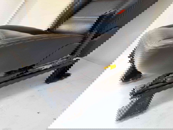 Scaun dreapta fata OEM Ford Kuga I [Fabr 2008-2012] 