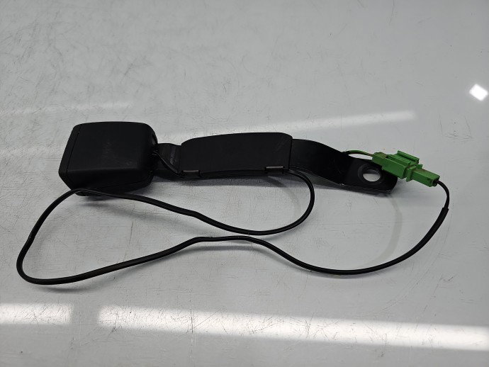 Capsa centura dreapta fata Skoda Fabia NJ5 6V0857756C