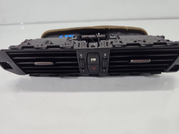 Grila aerisire centrala Bmw e60 6910734