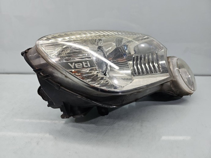 Far dreapta Skoda Yeti 5L 5L2941018C
