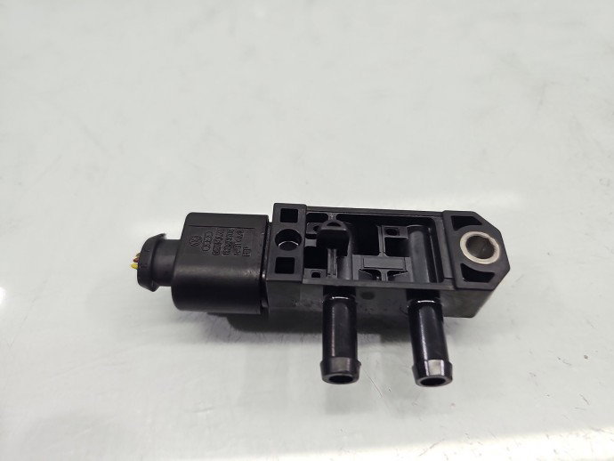 Senzor presiune Volkswagen Passat B8 (3G2) [Fabr 2015-prezent] 03N906051B