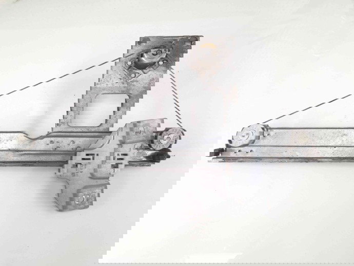 Macara geam dreapta spate 8200733830 Dacia Sandero [Fabr 2008-2012] 1.6 mpi