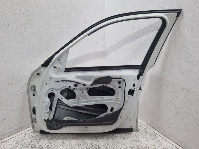 Usa dreapta fata Bmw X1 MINERALWEISS METALLIC (A96)