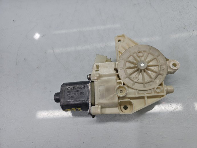 Motoras geam dreapta fata Mercedes C220 w204 A2048200242