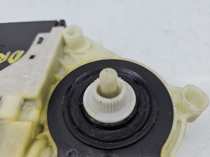 Motoras geam dreapta fata VW Golf 5k1 5K0959701D