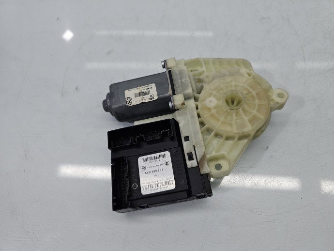 Motoras geam dreapta fata VW Golf 5k1 5K0959701D