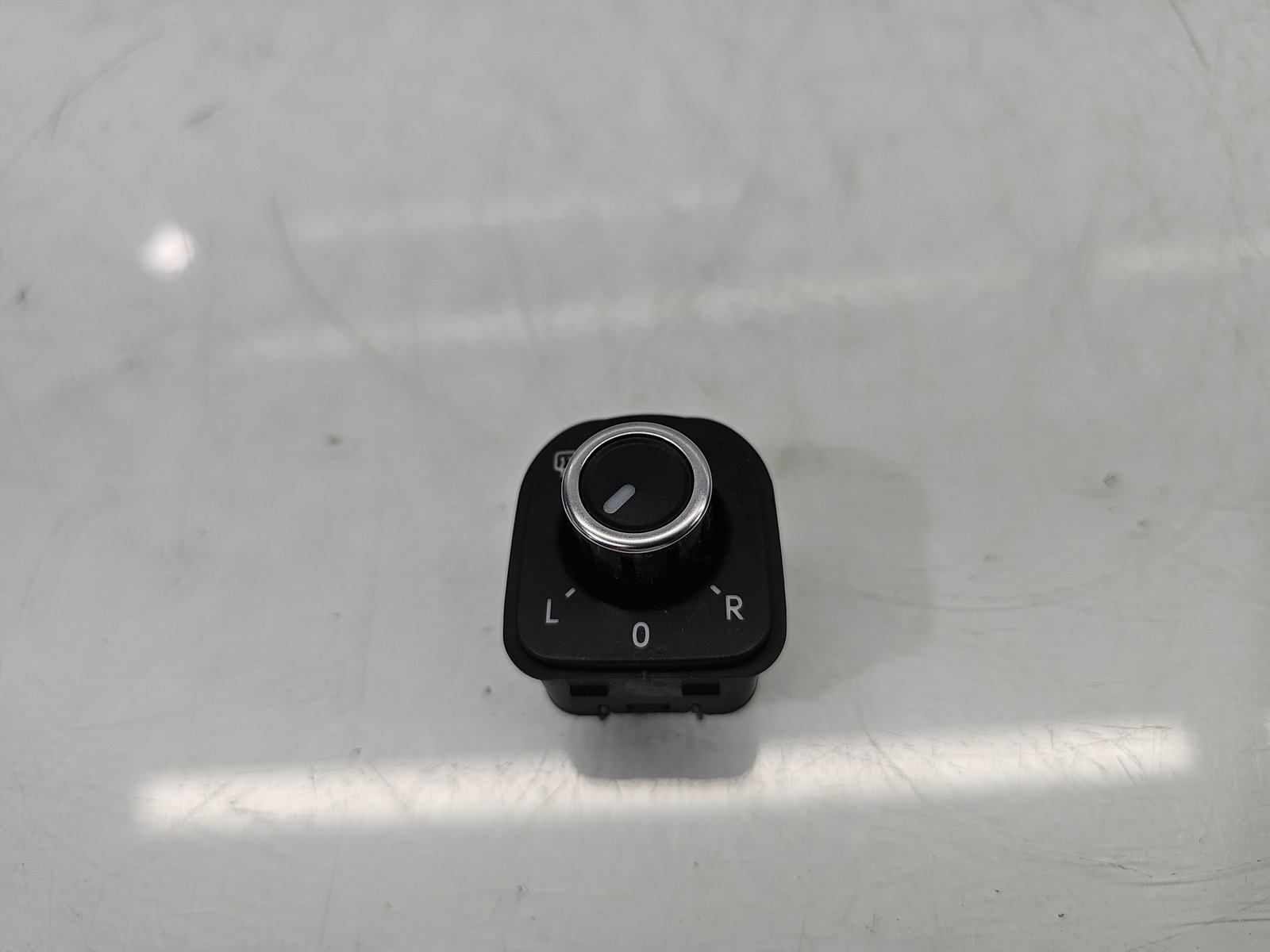 Buton reglaj oglinzi VW Golf 5k1 5K2959565