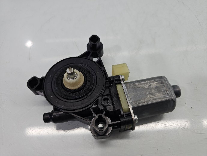 Motoras geam dreapta fata AUDI A4 8W2 8W0959802